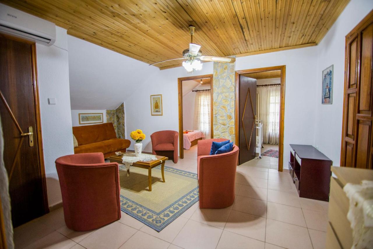 Villa Touzla Ofrínio Kültér fotó